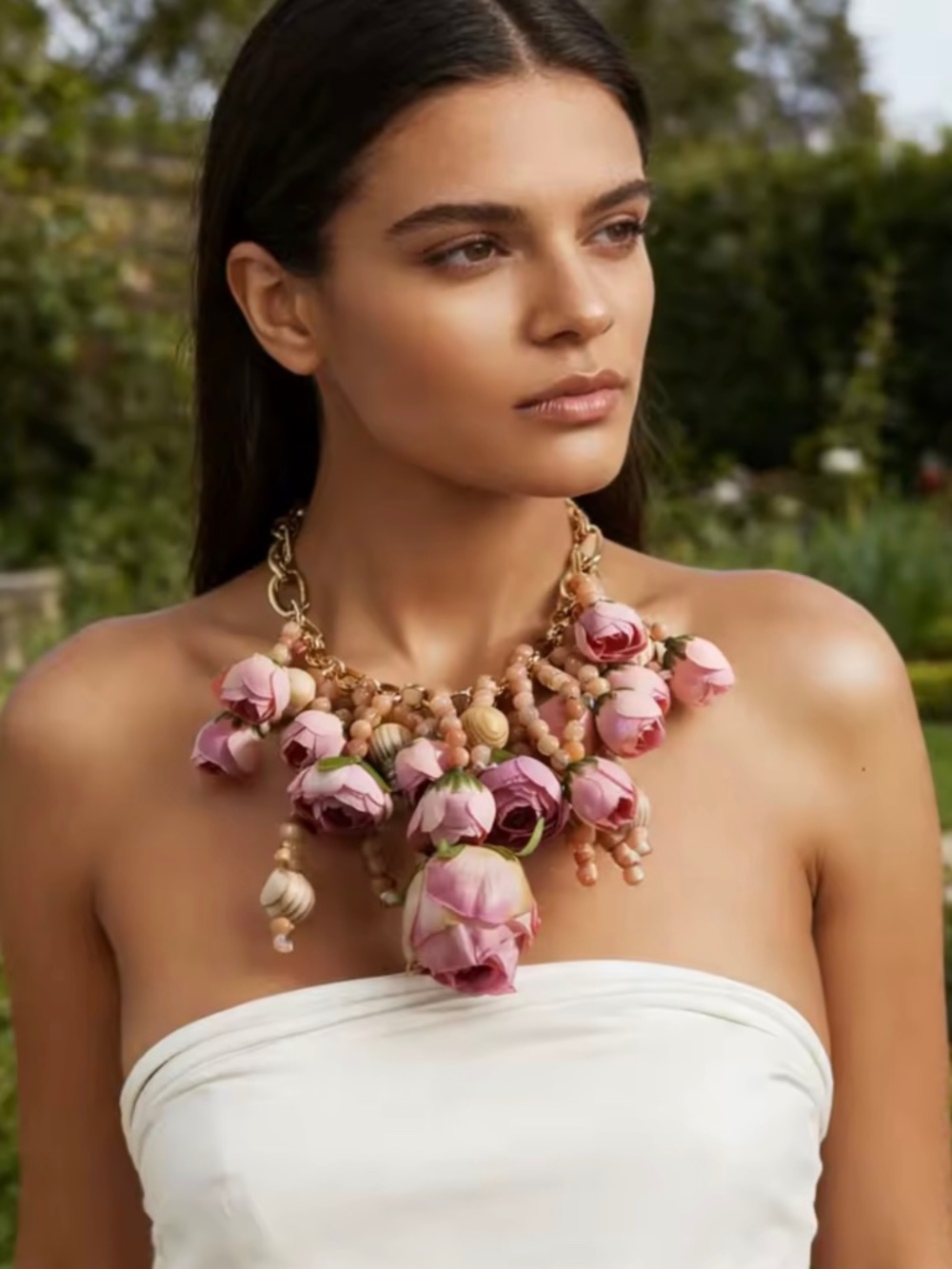 NWT STATEMENT THREE- DIMENTIONAL ROSE CLUSTER BEADS NECKLACE JEWELRY GIFT